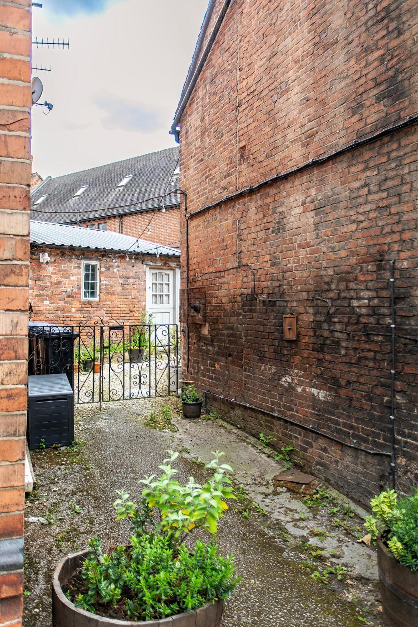 Stunning Ashbourne Town Centre Cottage Near Alton Towers Peak District Derbyshire Exterior photo